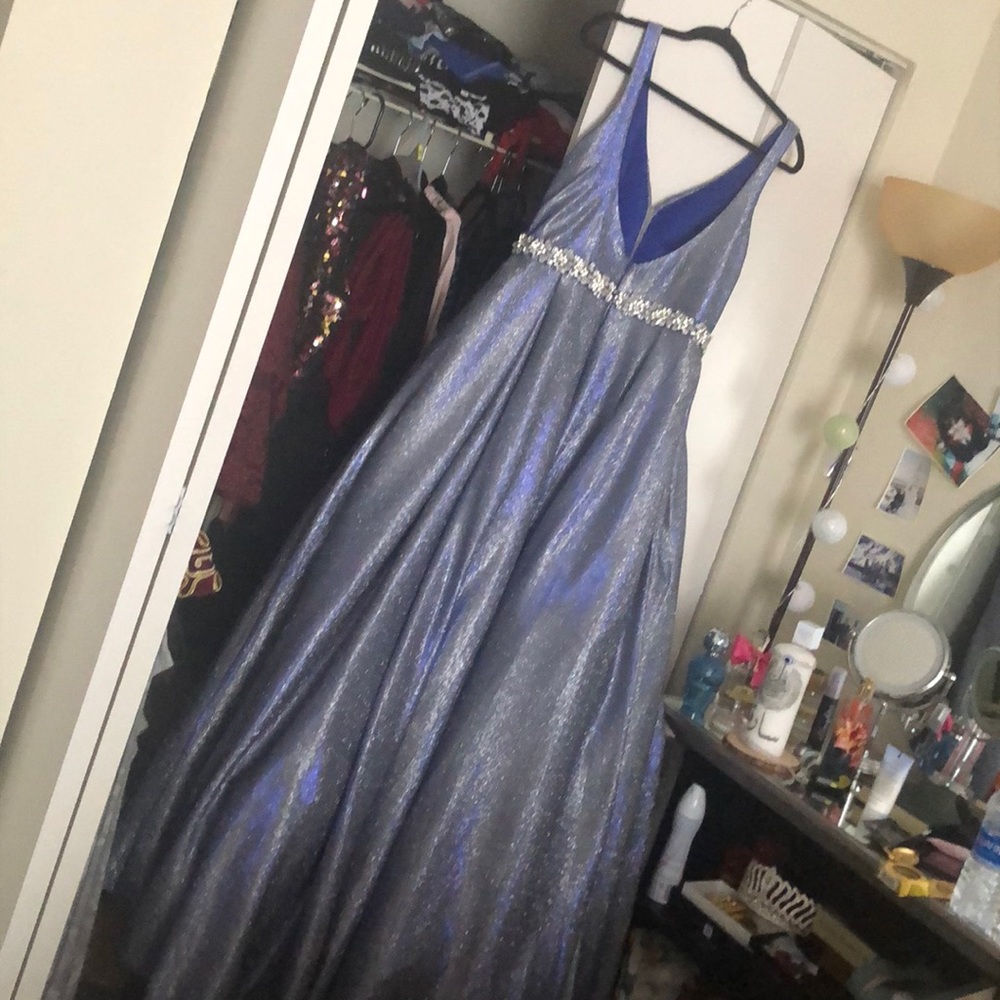 Dress - Picture 6 of 7